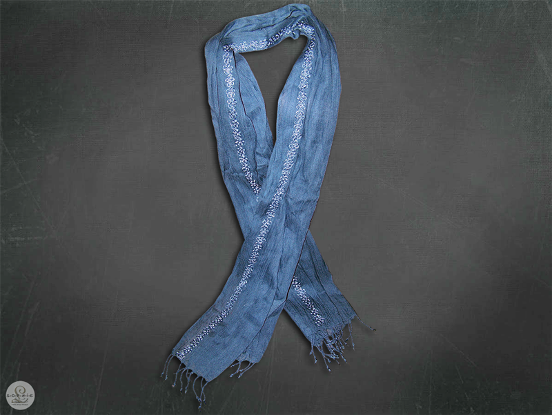 Sophie L / Foulard brodé / Ambae